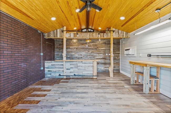 Building Photo - 14706 Sweetwater Dr
