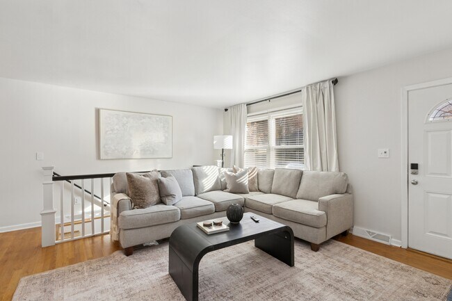 Building Photo - 10106 W 91st St