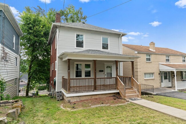 Building Photo - Updated 2 Bedroom Single Family Home In Be...