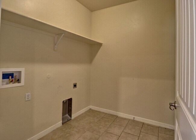 Building Photo - 4979 Bosworth Rd