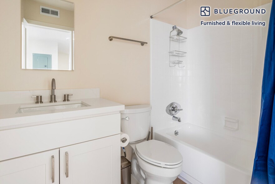 Building Photo - 2721 Midtown Ct