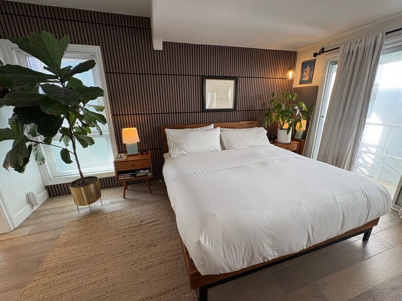 Building Photo - 205 41st St