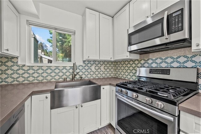 Building Photo - 22117 Burbank Blvd