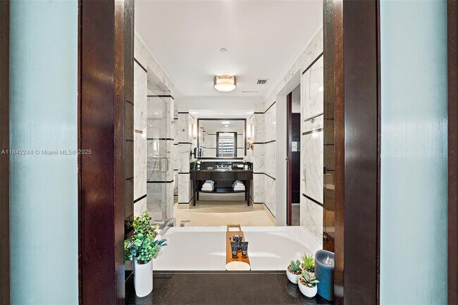 Building Photo - 4391 Collins Ave