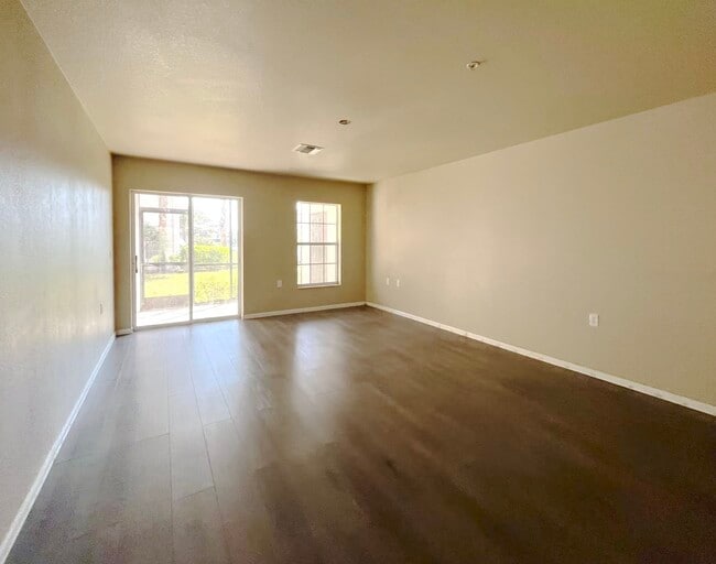 Building Photo - 9063 Gervais Cir