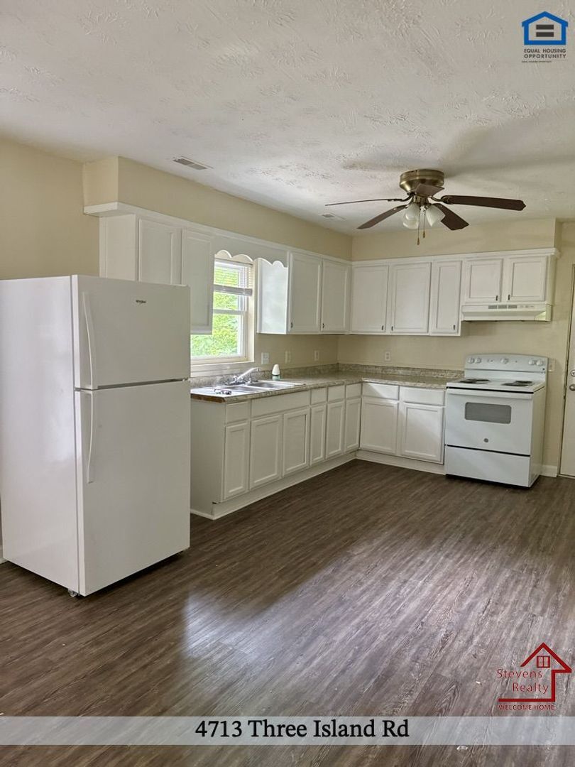 Building Photo - 4713 3 Island Rd