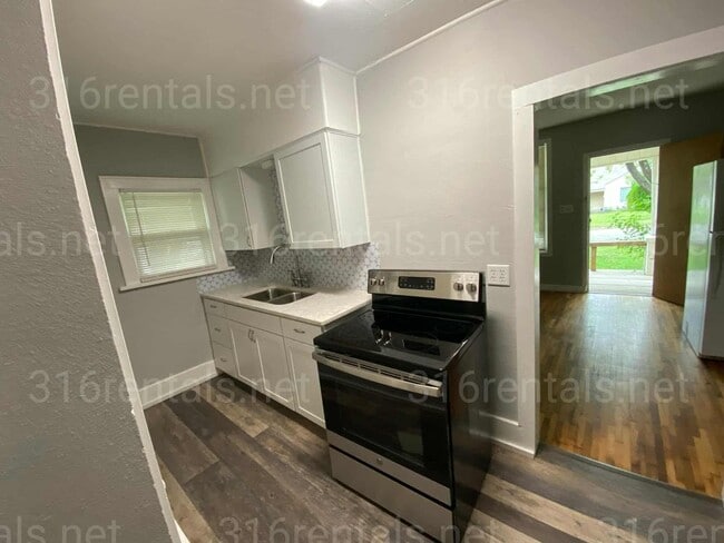Building Photo - $875- 2 bed 1 bath - Beautiful single family home
