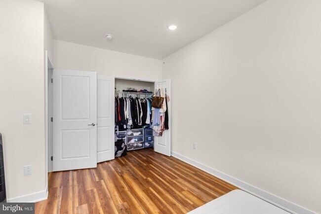 Building Photo - 2411 Kensington Ave