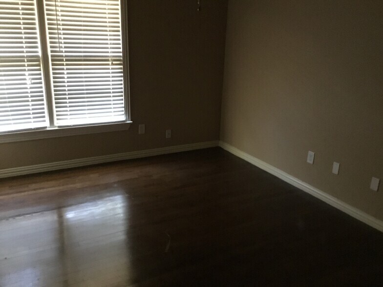 Building Photo - 3355 Bilglade Rd