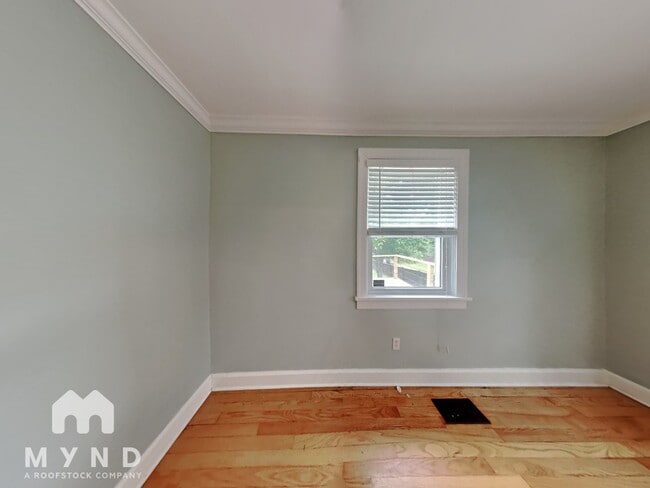 Building Photo - 2206 Eastland Ave