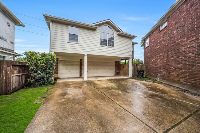 Building Photo - 16302 Crossfield Dr