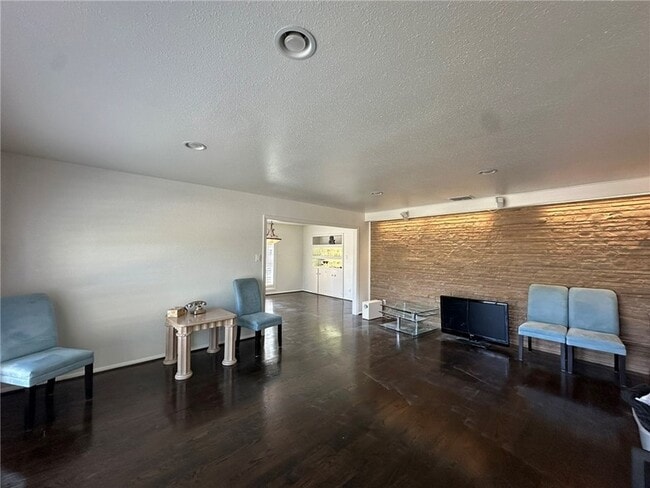 Building Photo - 301 Bermuda Pl