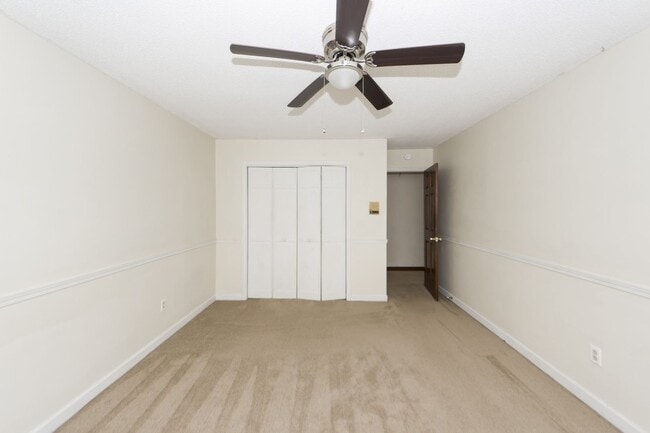 Building Photo - 5 Bedroom 3 Bath Home in Parkshore - Charl...