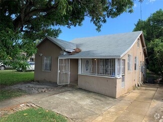 Building Photo - 2142 NW 33rd St