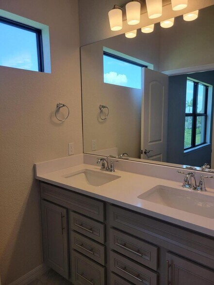 Building Photo - 4850 Indio Trl