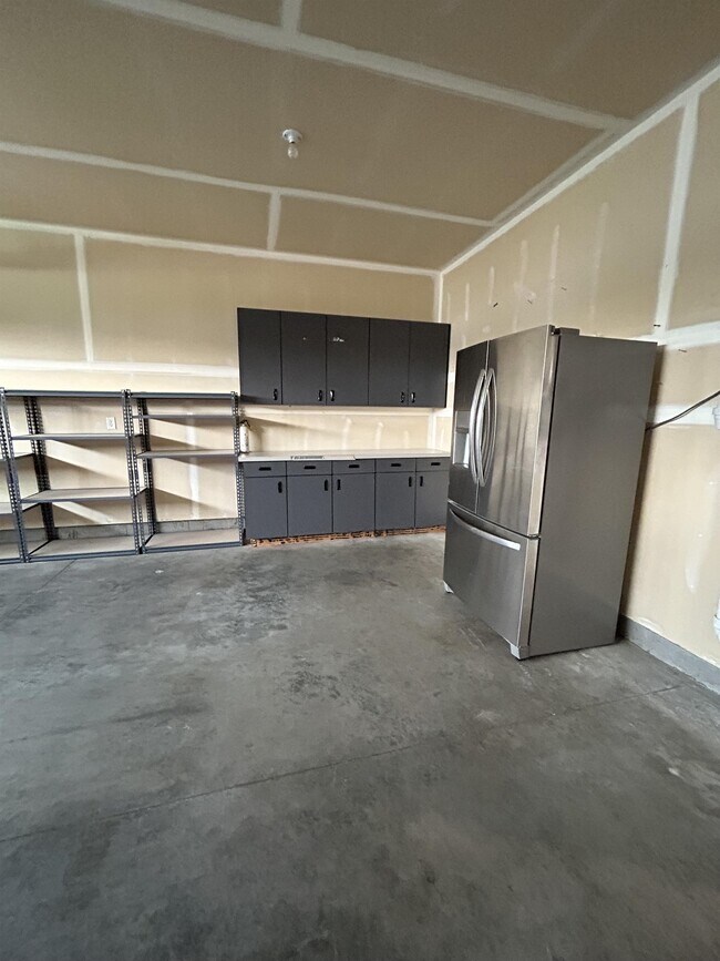 Building Photo - 546 Talon Way