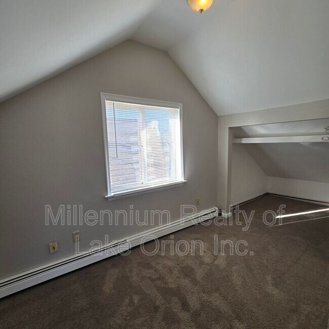 Building Photo - 644 E Meyers Ave