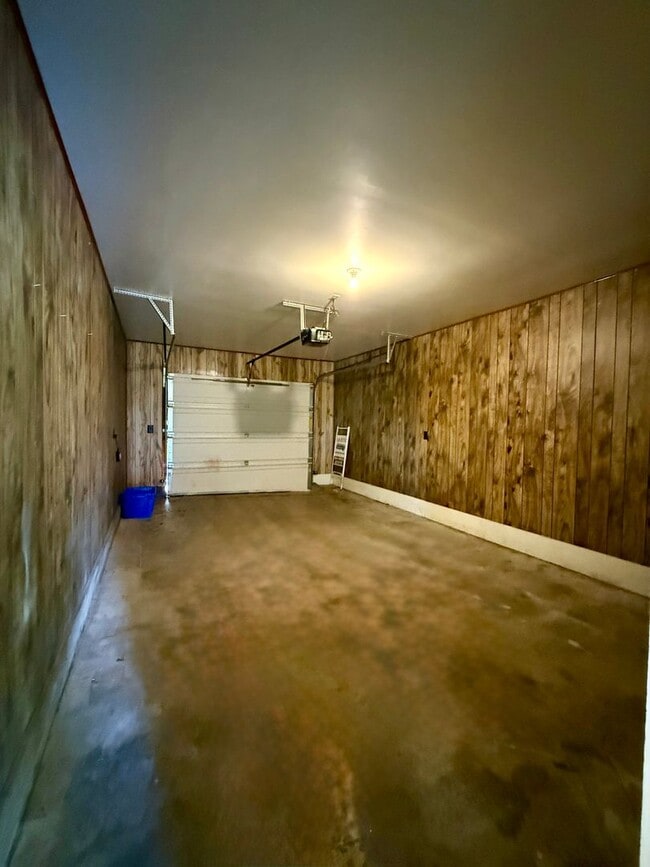 Building Photo - 1555-MF2-E4