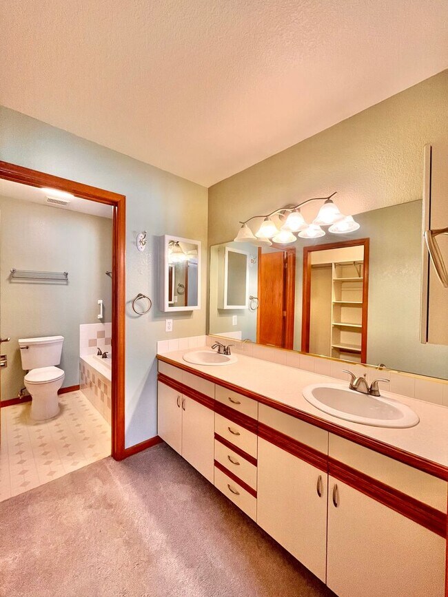 Building Photo - Spacious 3 bedroom/3 bath Townhome with 2 car Attached Garage and Private Yard in Evans, CO