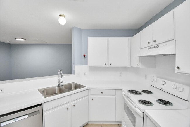Building Photo - 10403 Shadow Oaks Dr