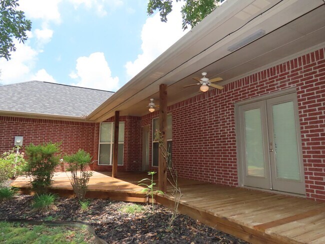 Building Photo - Chapel Hill ISD- Newly Update 3 Bedroom 2 ...