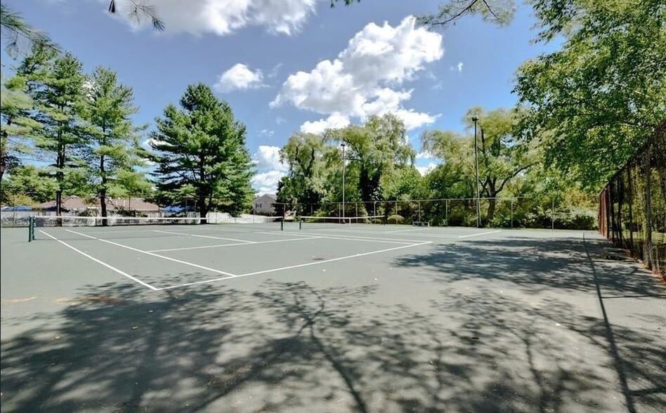 Building Photo - 7 Village Hill Ln