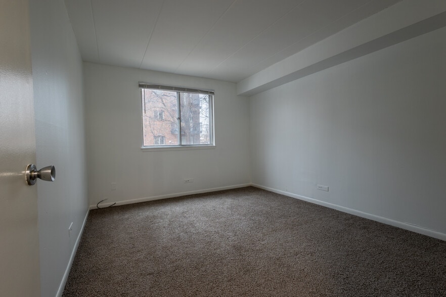 Building Photo - 10241 Central Ave