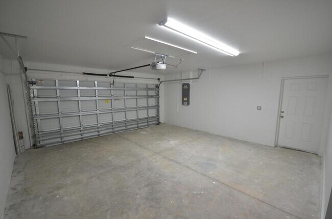 Building Photo - 1132 Edelweiss St E