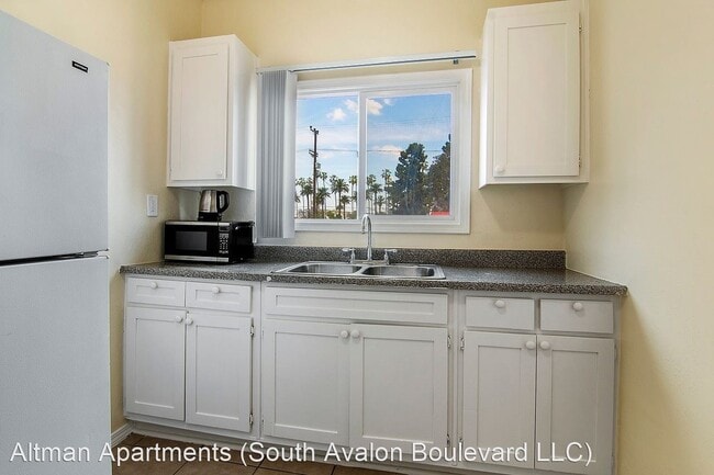 Building Photo - 5117-5123 S Avalon Blvd