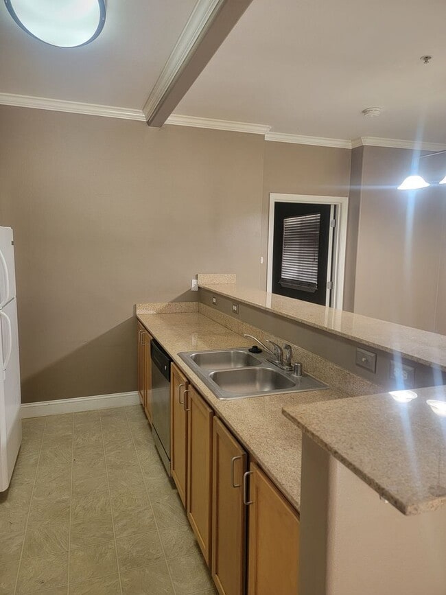 Building Photo - Adorable 2 bedroom 2 bath condo