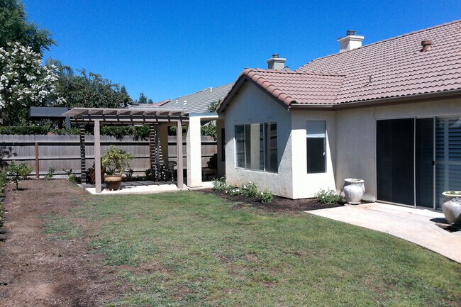 Building Photo - 1923 E Desert Island Dr