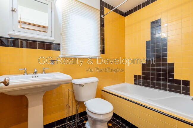 Building Photo - 3735 N Tripp Ave