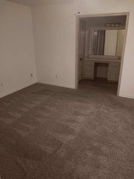 Building Photo - 2746 Meadow Gate Ln