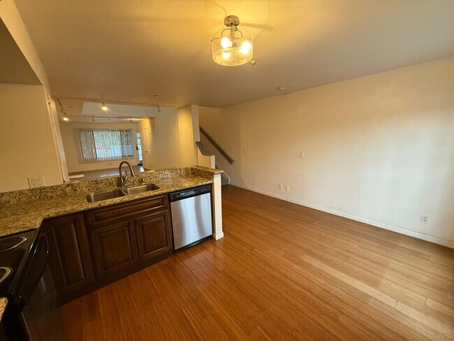 Building Photo - 1090 University Ave