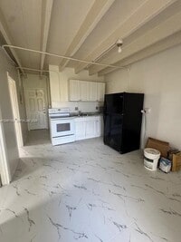 Building Photo - 134 SW 3rd Ct