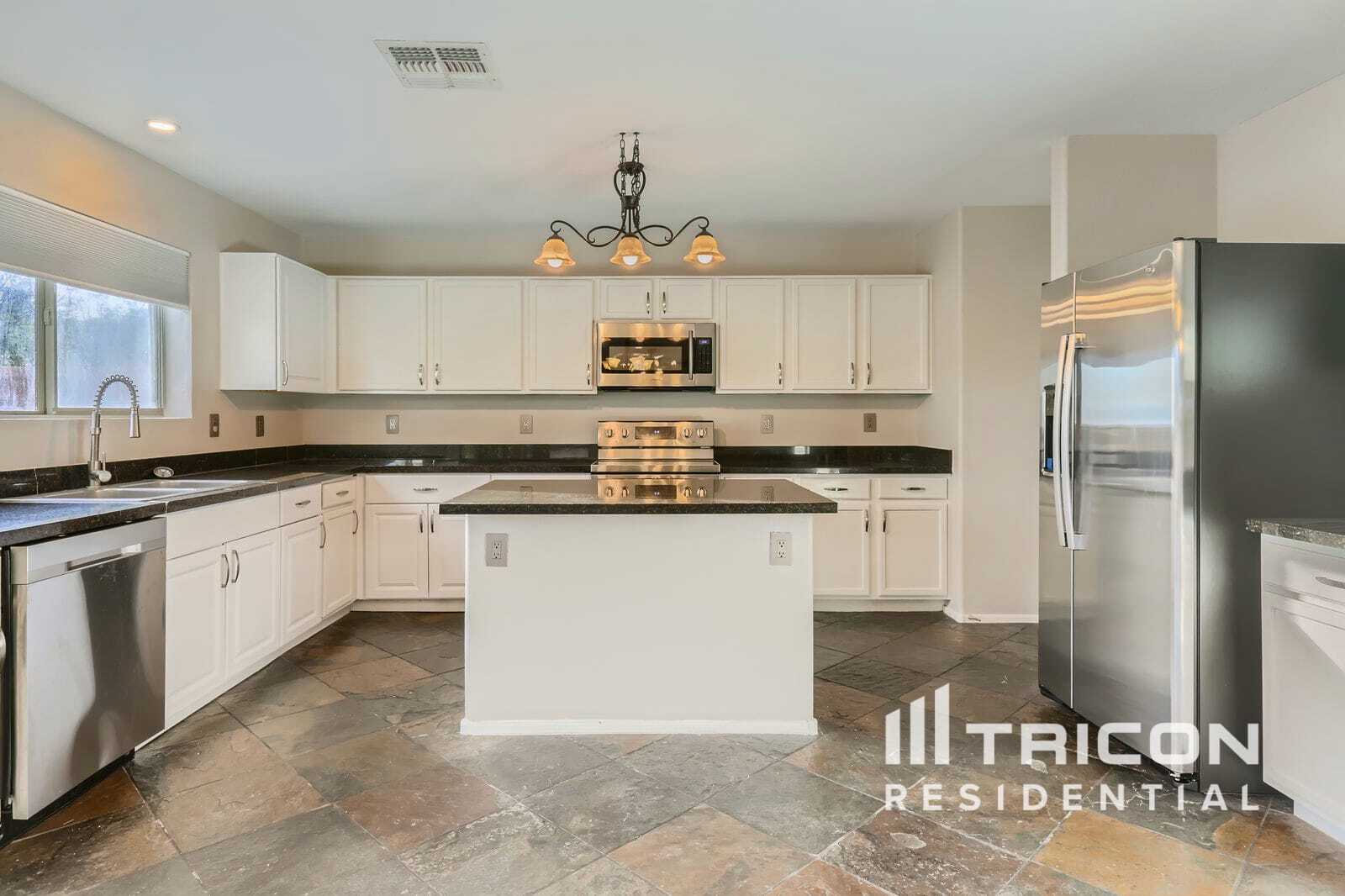 Building Photo - 15923 N 169th Dr