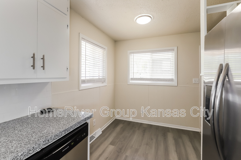 Building Photo - 1527 N 64th Dr