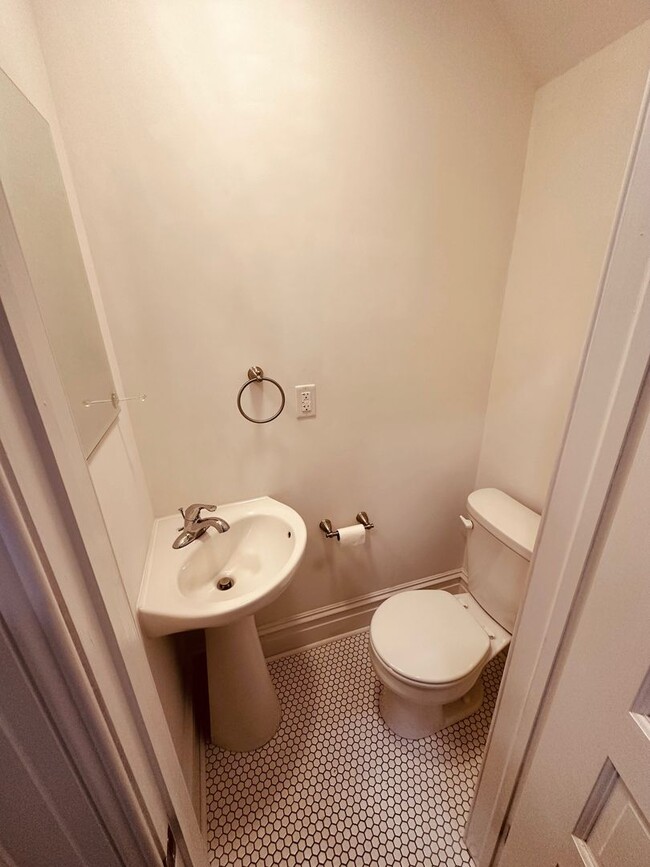 Building Photo - 138 S Beaver St