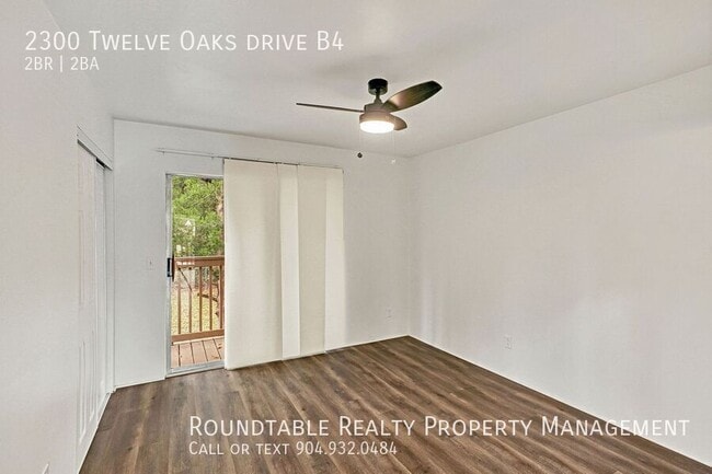 Building Photo - 2300 Twelve Oaks Dr