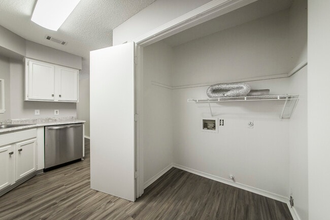 Building Photo - 6 Laramie Ln