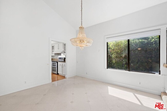 Building Photo - 1347 Avenida de Cortez