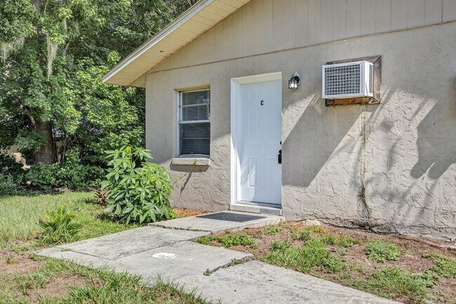 Building Photo - Affordable 1-Bedroom Apartment for Rent – Great Location in Ocala!