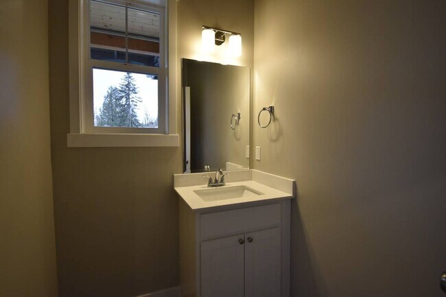 Building Photo - iscover this spacious 4-bedroom, 2.5-bath home in Lynden, WA