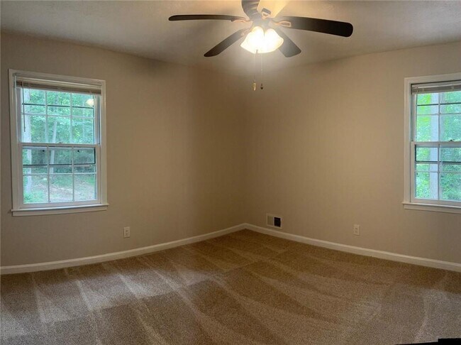 Building Photo - 1744 Oak Ridge Way NW