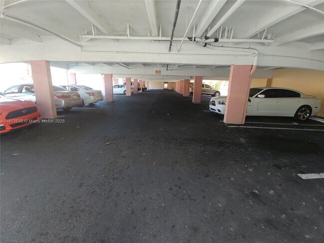 Building Photo - 1305 W 53rd St