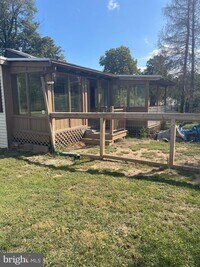 Building Photo - 104 Linden Ln