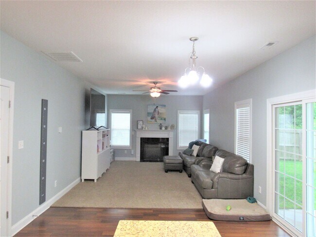 Building Photo - 4 Bedroom 2.5 Bath Onslow Bay