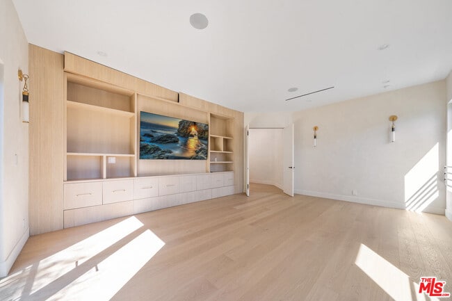 Building Photo - 12001 Crest Ct