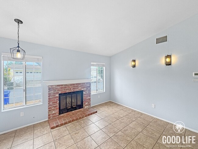 Building Photo - Inviting 2BD/1BA Gated Home in Vista with a 2 Car Garage, Private Yard & Community Amenities