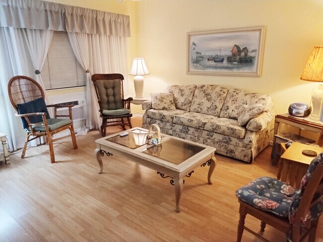 Building Photo - 39 Harwood B